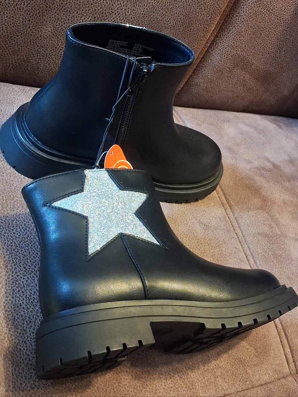 Wonder Nation Kids' Black Chelsea Boots with Silver Star Size 2
